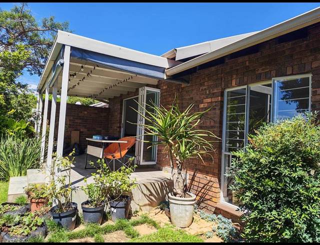 3 BEDROOM SIMPLEX FOR SALE IN WATERKLOOF HEIGHTS